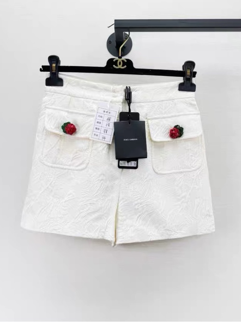 Dolce & Gabbana White Mini Shorts with Red Rose Appliqués